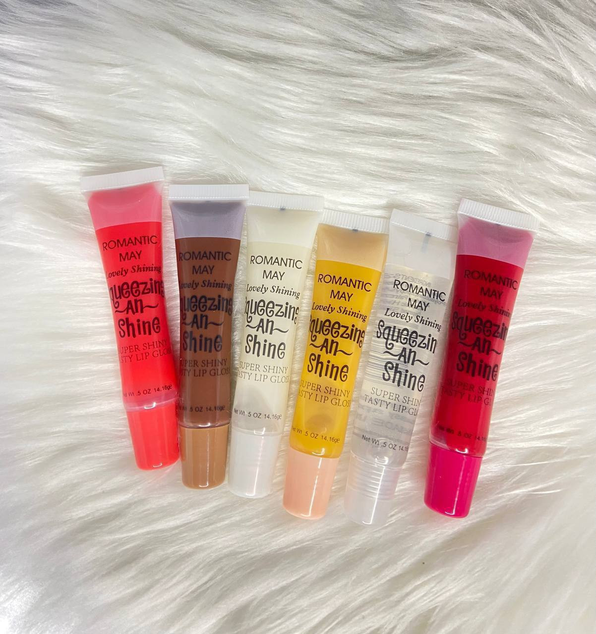 Squeezing and shine lipgloss